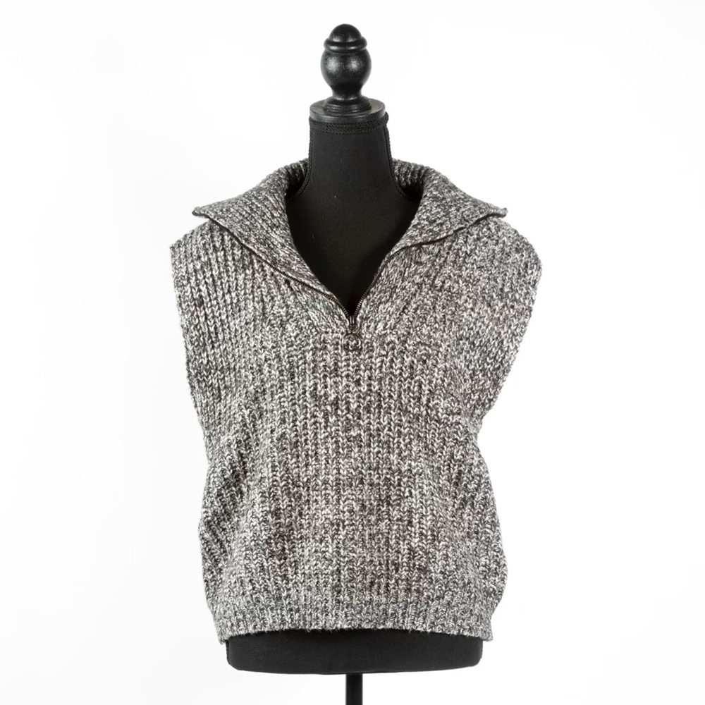 Line Sweater Vest with zipper
